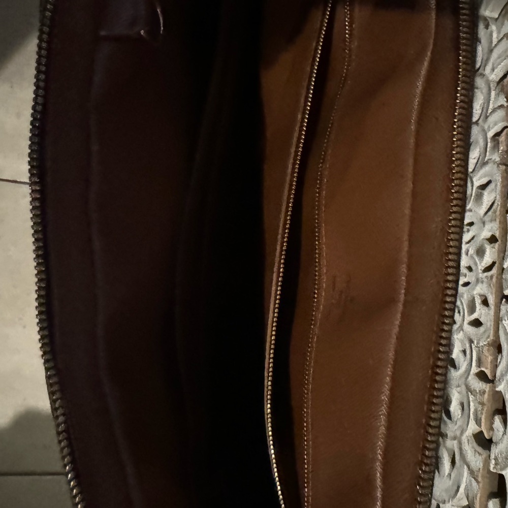 LV laptop briefcase/bag. This is in great shape. - Picture 3 of 9